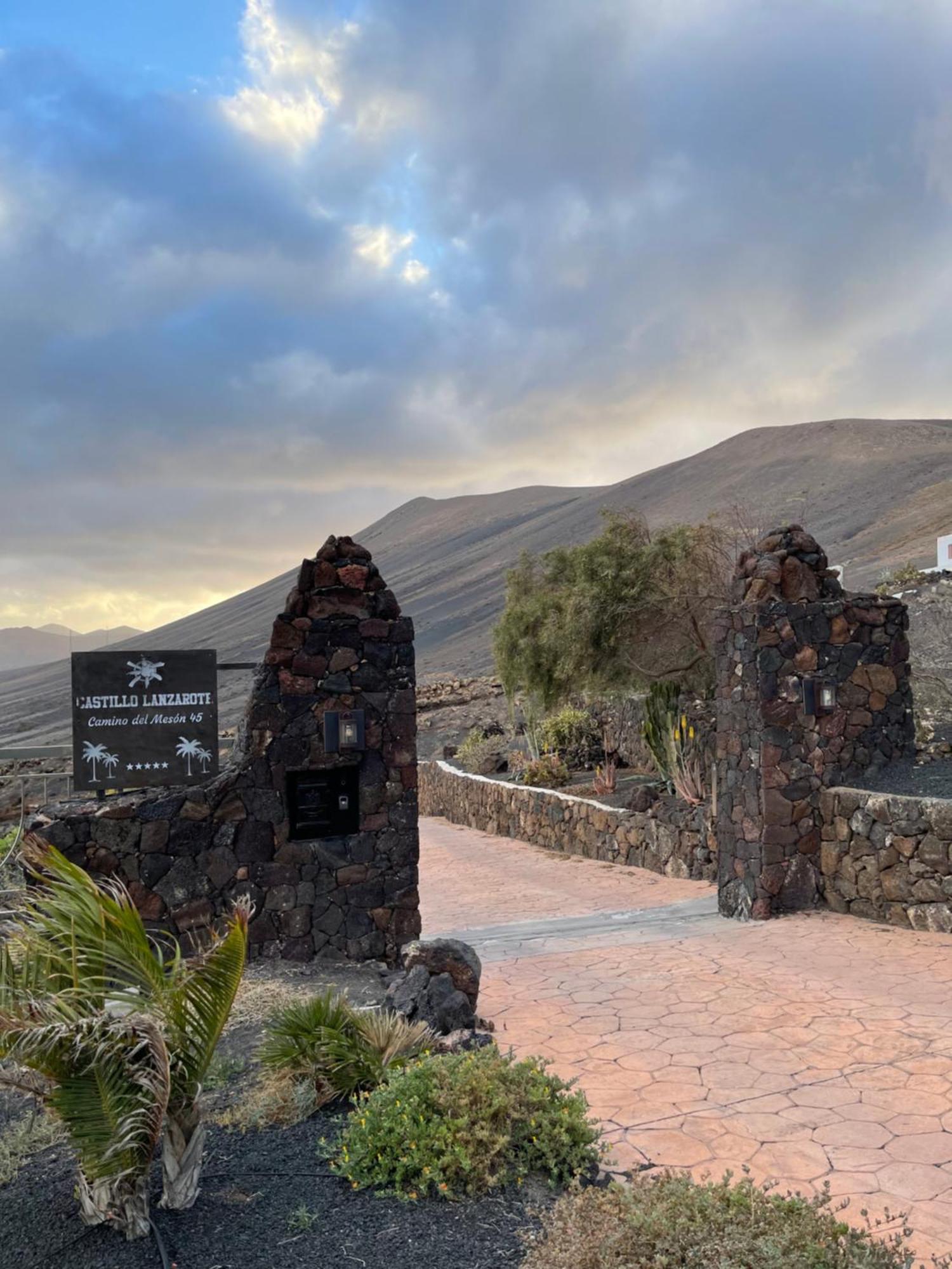 Castillo Lanzarote Villa Winni - Luxury Villa - Pet Friendly With Heated Pool Ла-Асомада Экстерьер фото